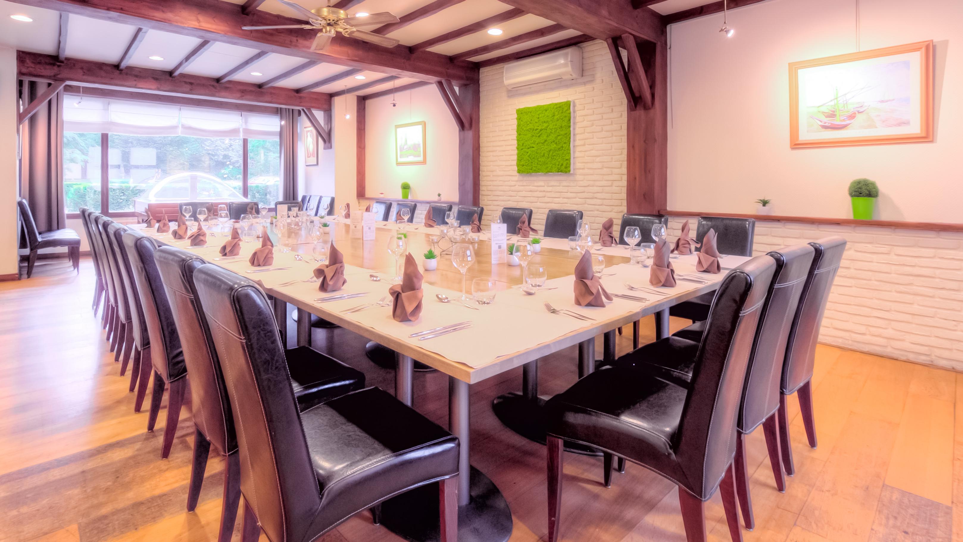 Logis Restaurant Des Acacias Lille En Ferrain 3*