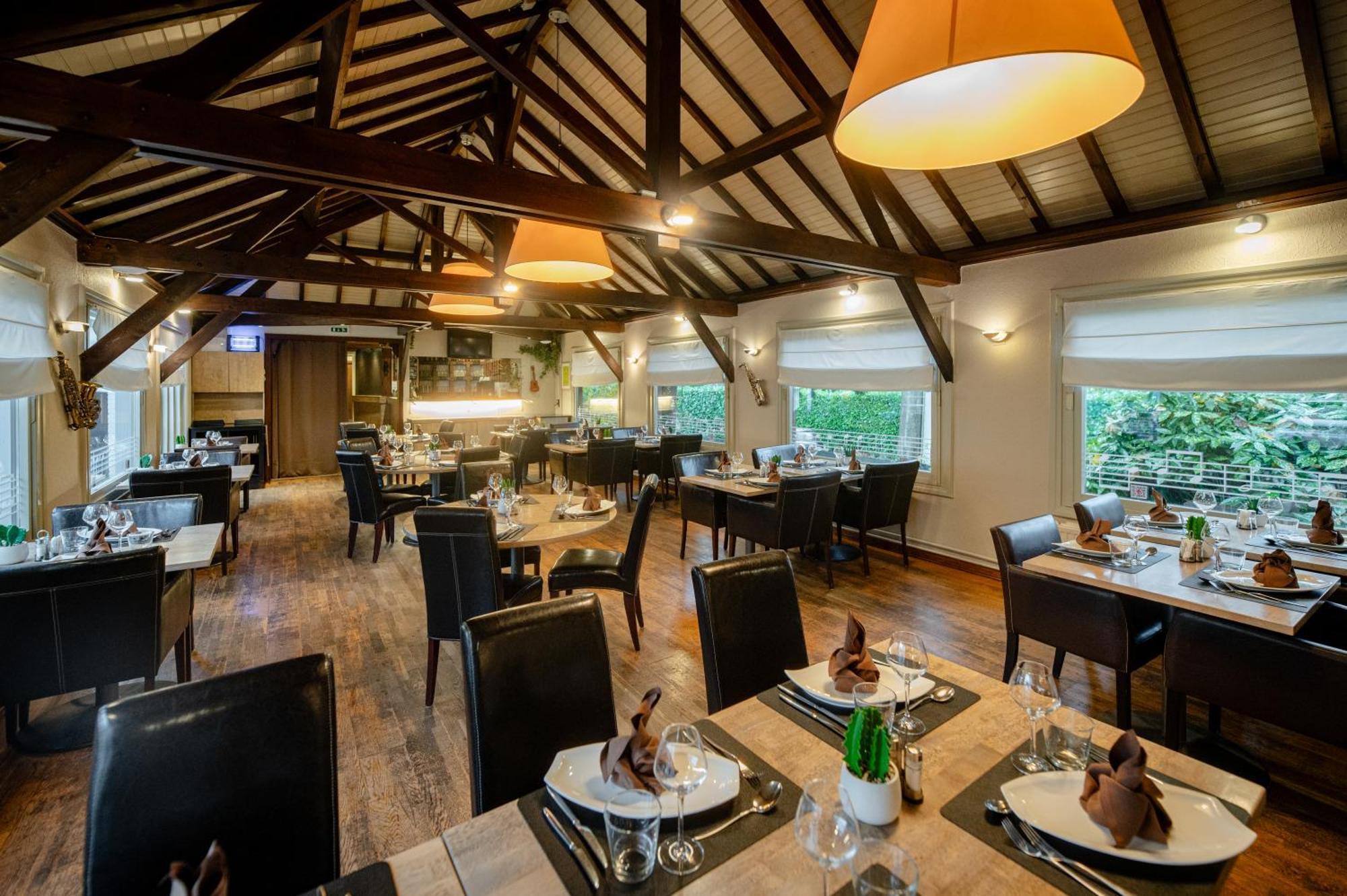 Hotel Logis Restaurant Des Acacias Lille En Ferrain Neuville-en-Ferrain