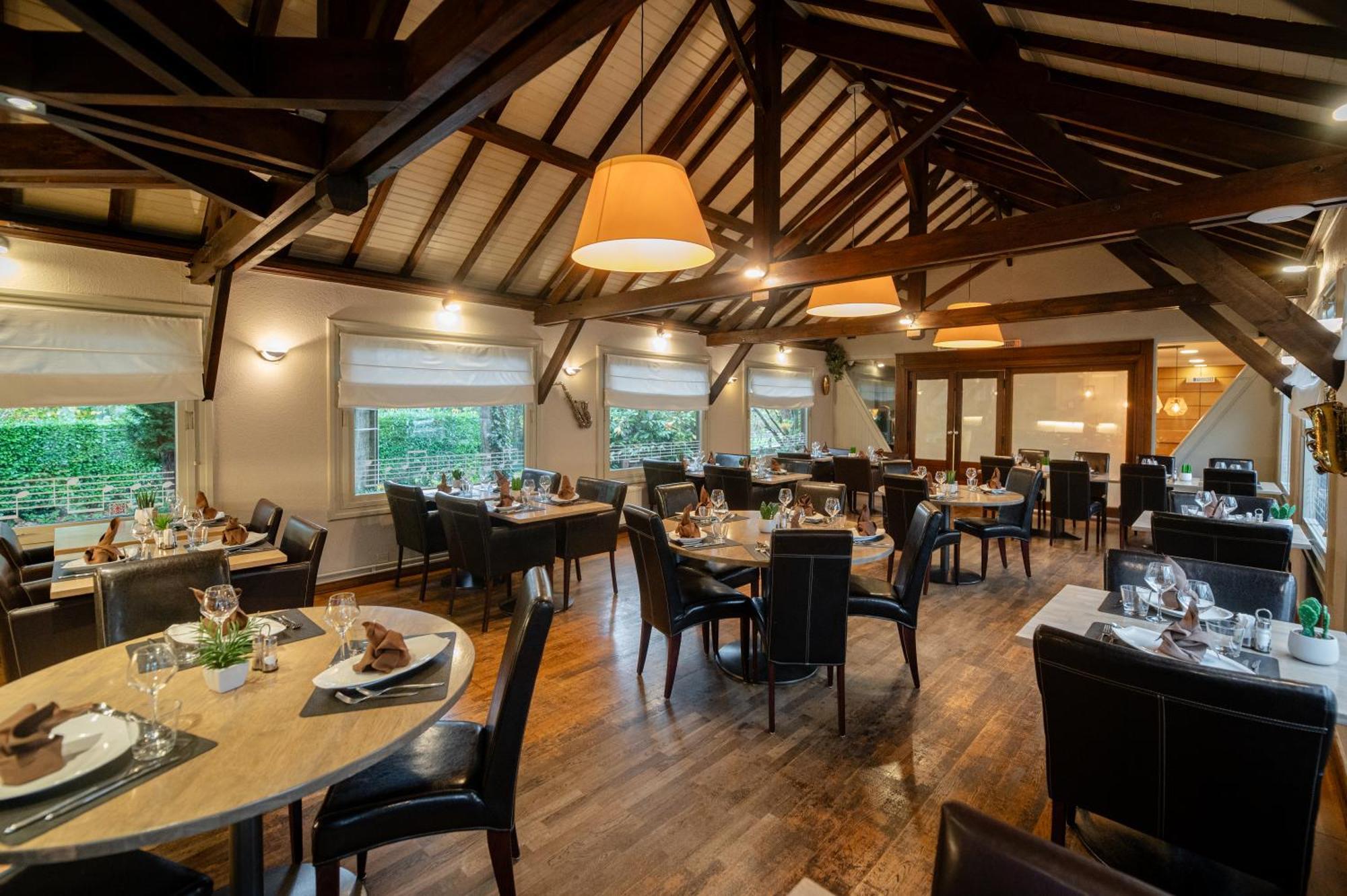 Logis Hôtel Restaurant Des Acacias Neuville-en-Ferrain