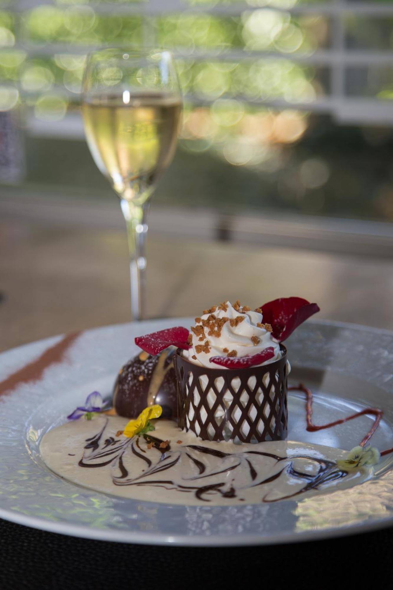 Hotel Logis Restaurant Des Acacias Lille En Ferrain 3*