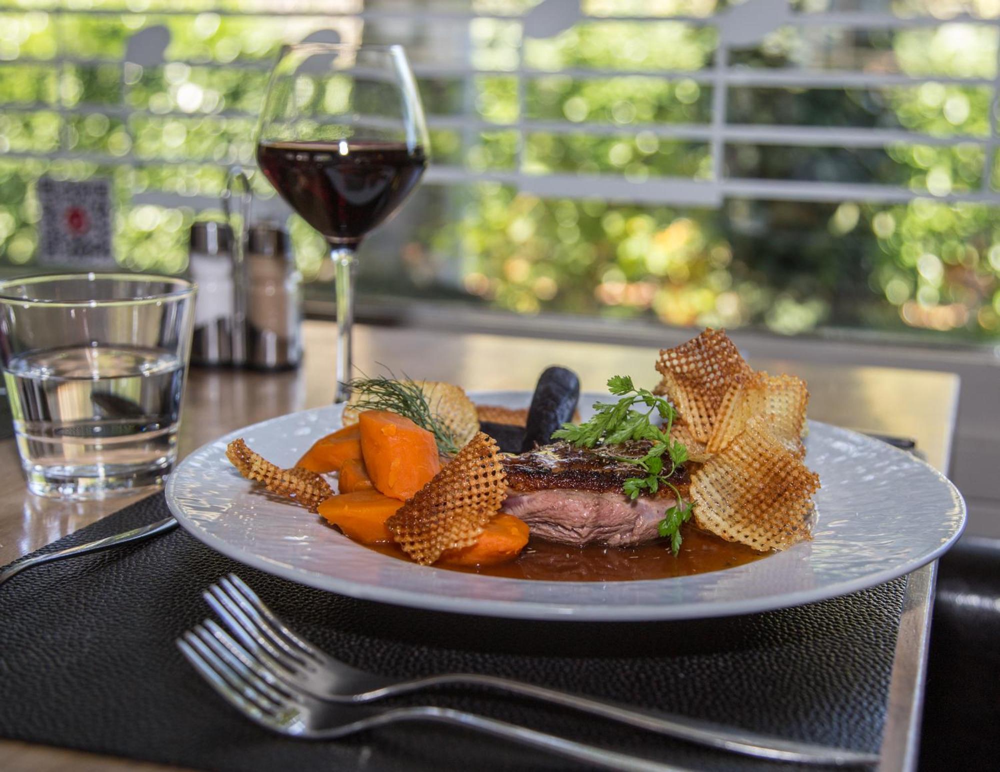 Logis Restaurant Des Acacias Lille En Ferrain Neuville-en-Ferrain