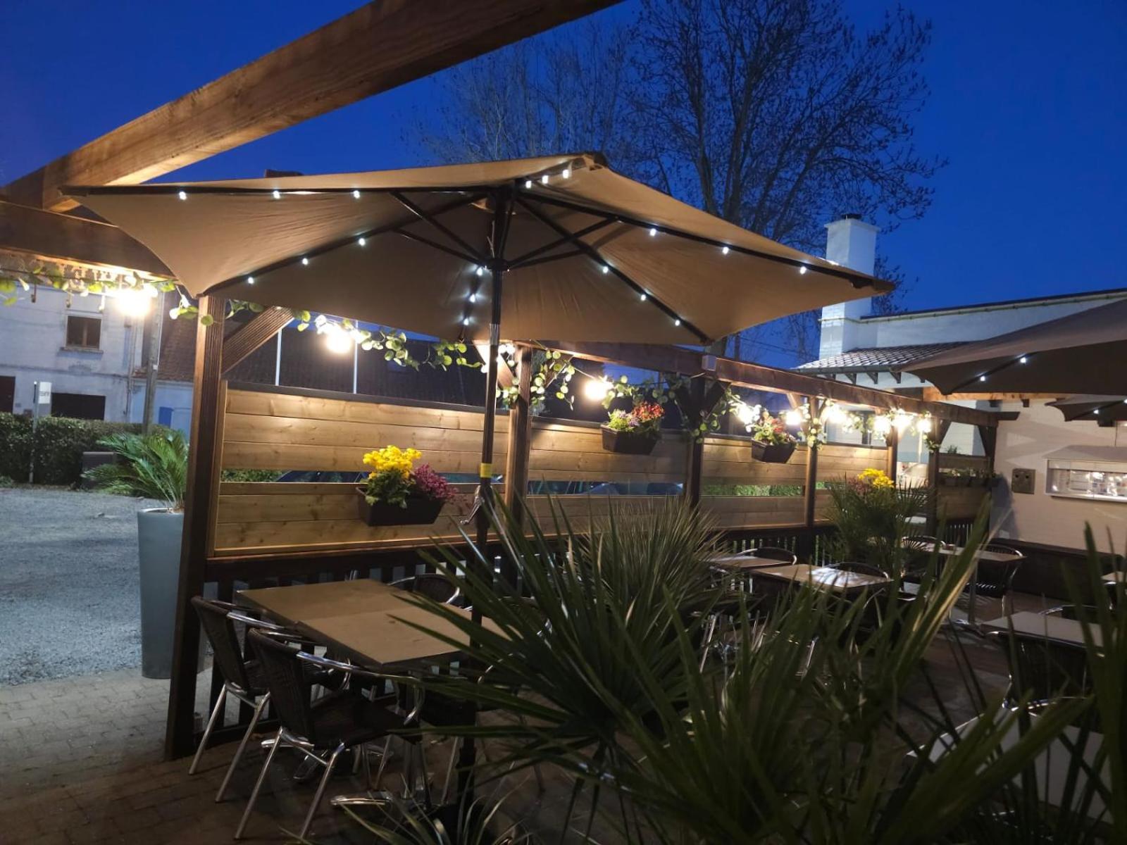 Logis Restaurant Des Acacias Lille En Ferrain