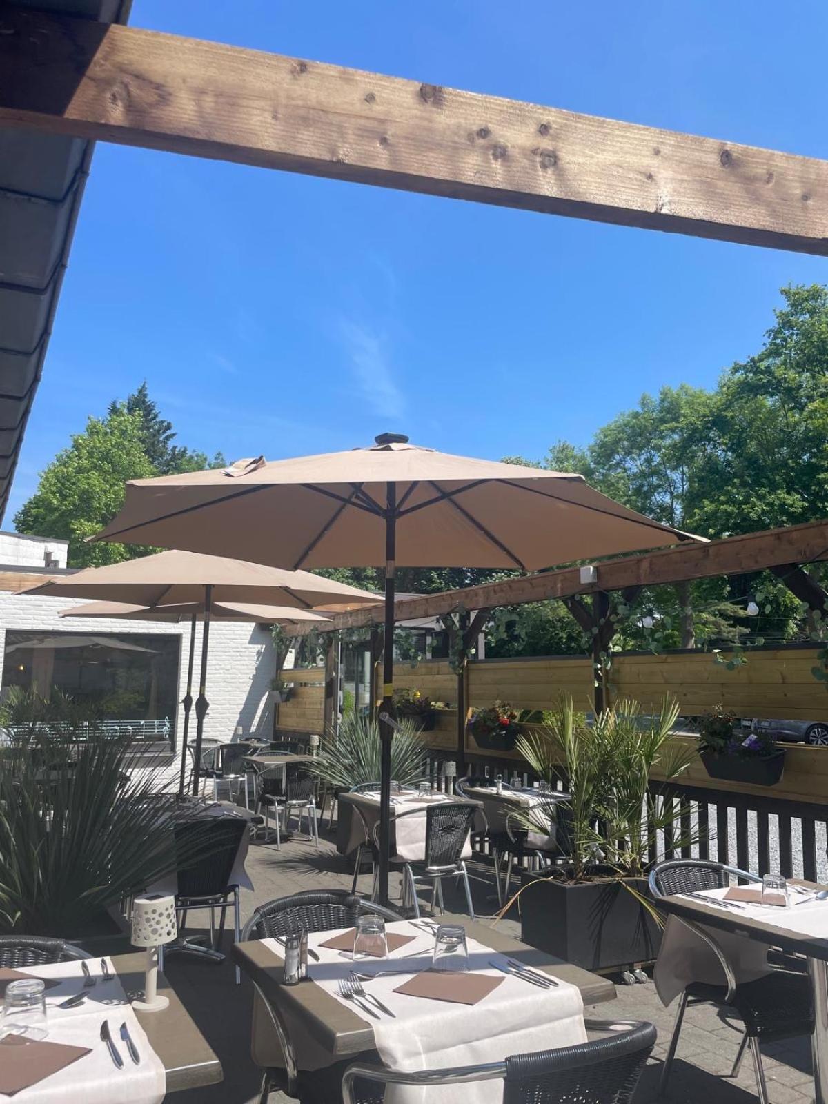 Logis Restaurant Des Acacias Lille En Ferrain Hotel