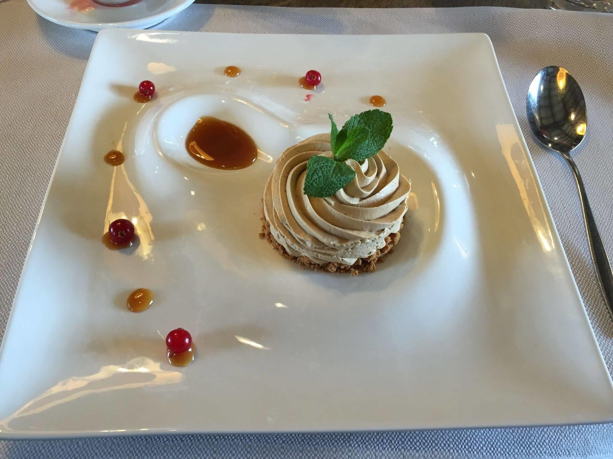 Logis Restaurant Des Acacias Lille En Ferrain