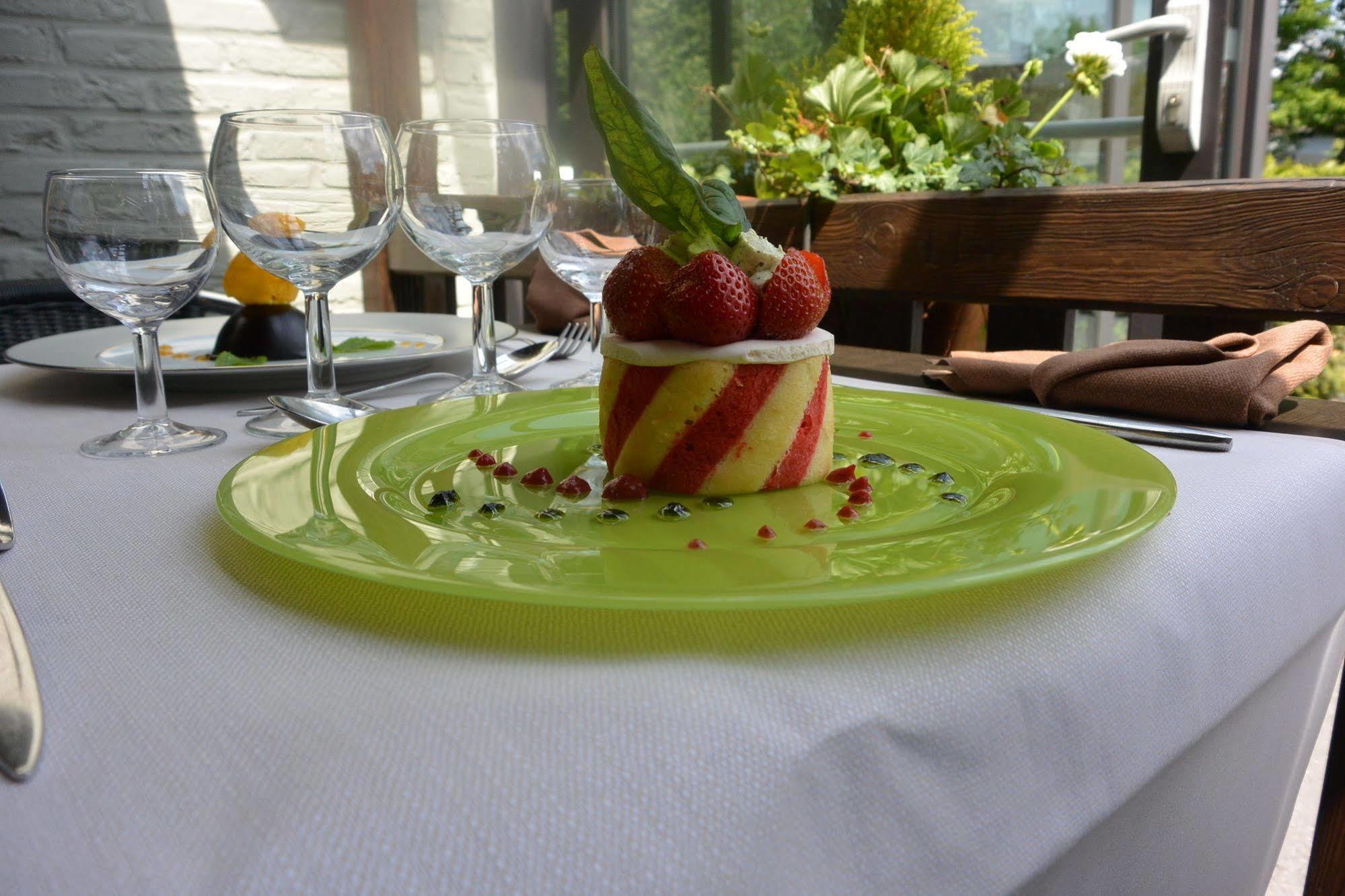 Logis Restaurant Des Acacias Lille En Ferrain Hotel Neuville-en-Ferrain
